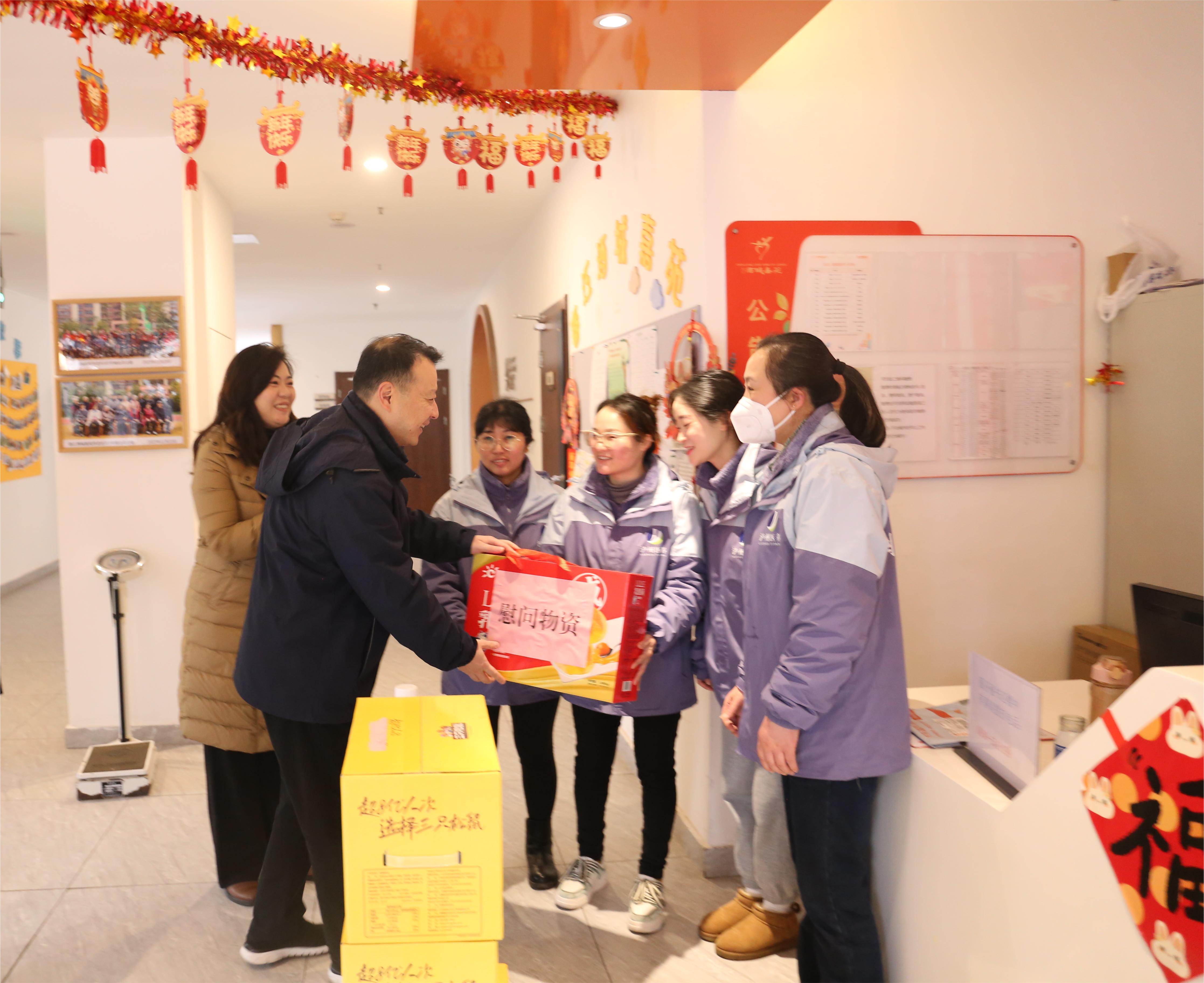 春節(jié)值守不打烊，暖心服務(wù)不停歇